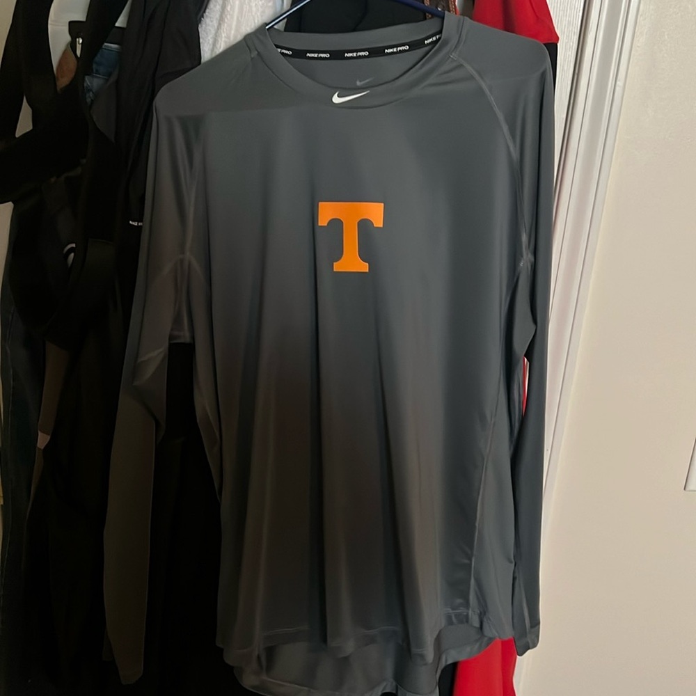 Loose long sleeve UT undershirt